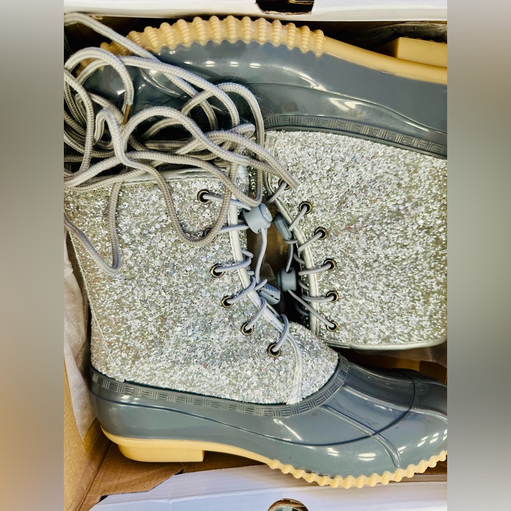 Sugar Skipper rain boots size 7 silver glitter and Grey